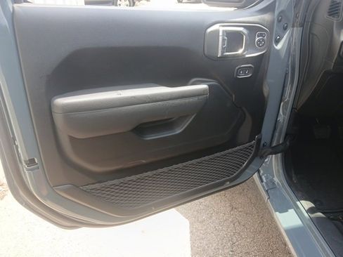 New 2025 Jeep Gladiator Sport image 43