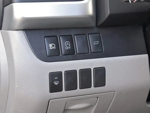 Used 2018 Toyota Highlander XLE AWD/4WD image 17