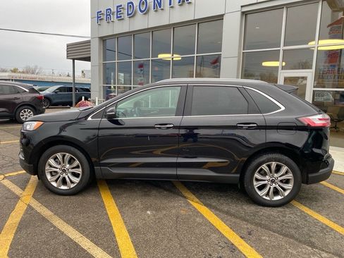 Used 2024 Ford Edge Titanium image 2