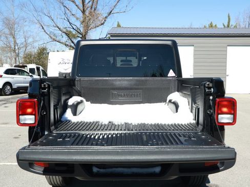 Used 2023 Jeep Gladiator Sport image 8