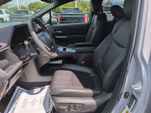 Certified 2025 Toyota Sienna XLE Woodland Edition AWD/4WD image 9