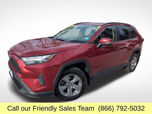 Used 2022 Toyota RAV4 XLE image 1