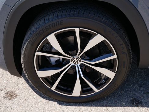 Used 2025 Volkswagen Atlas SEL Premium R-Line image 15