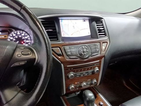 Used 2018 Nissan Pathfinder Platinum AWD/4WD image 16