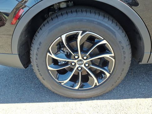 Used 2025 Lincoln Nautilus Premier w/ Equipment Group 102A AWD/4WD image 7
