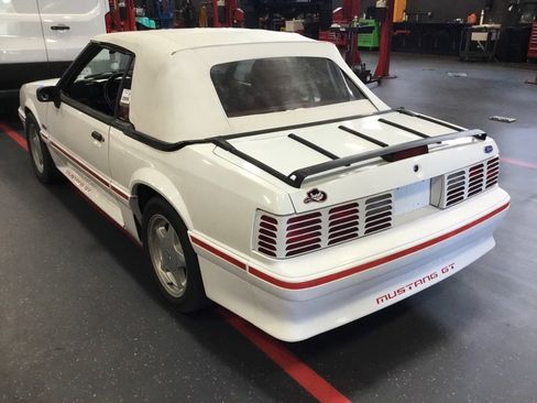 Used 1989 Ford Mustang GT RWD image 4