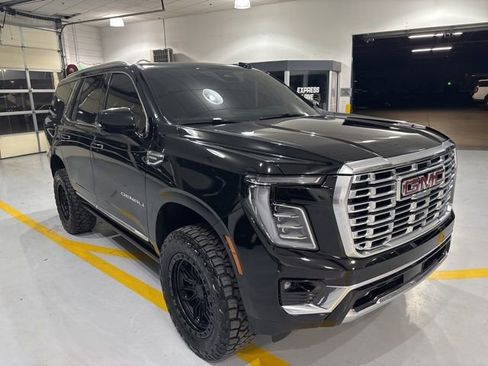 Used 2025 GMC Yukon Denali w/ Denali Reserve Package image 4