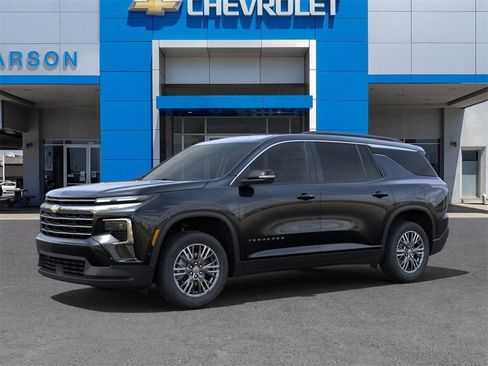 New 2025 Chevrolet Traverse LT w/ Enhanced Driving Package image 2