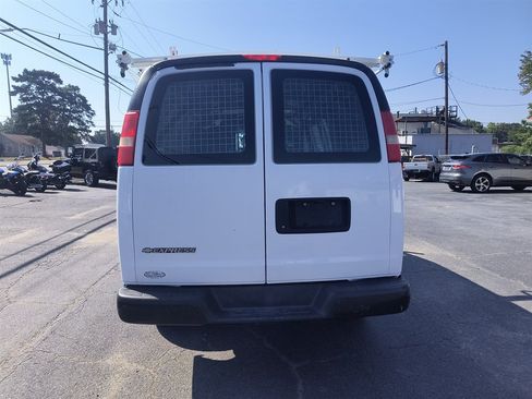 Used 2015 Chevrolet Express 2500 RWD image 4