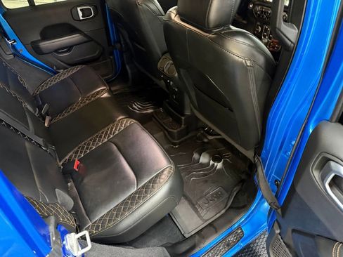 Used 2022 Jeep Wrangler Unlimited Sahara image 39