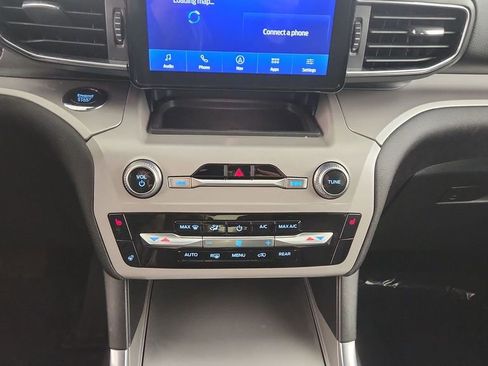 Used 2023 Ford Explorer XLT w/ Equipment Group 202A AWD/4WD image 17