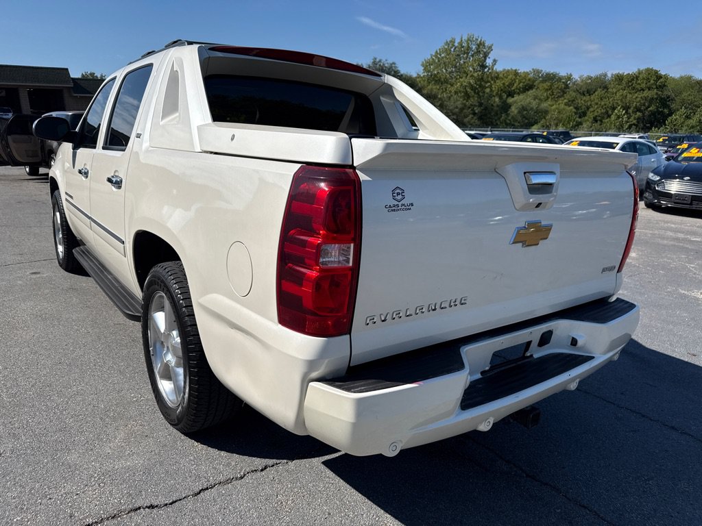 Used 2012 Chevrolet Avalanche LTZ RWD image 8