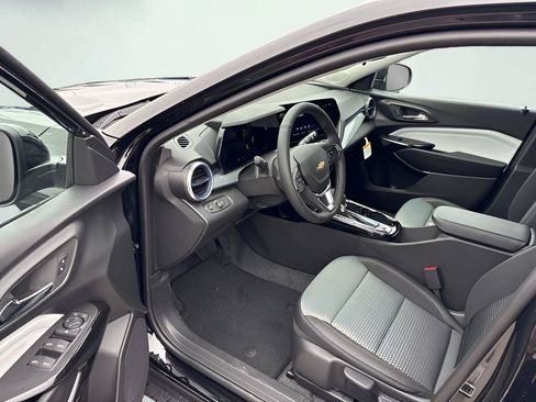 New 2026 Chevrolet Trax LT w/ Sunroof Package FWD image 19