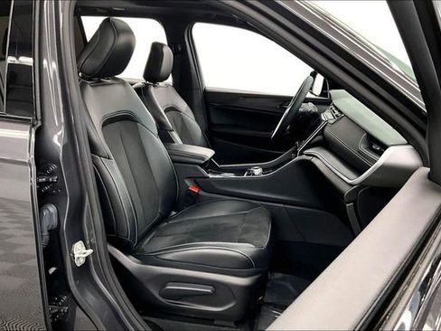 Used 2024 Jeep Grand Cherokee Altitude AWD/4WD image 8