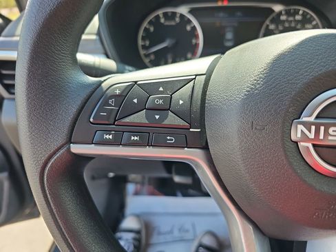 Used 2025 Nissan Altima 2.5 SV image 21