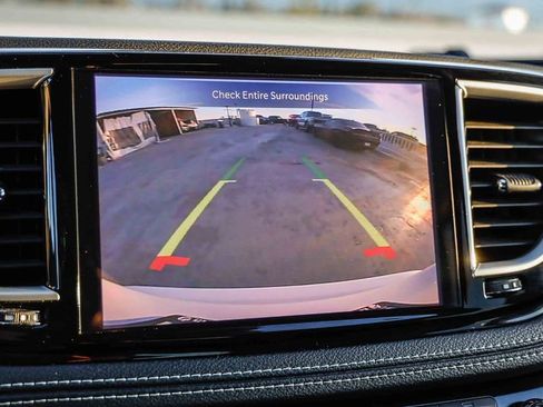 Used 2023 Chrysler Pacifica Touring-L image 29