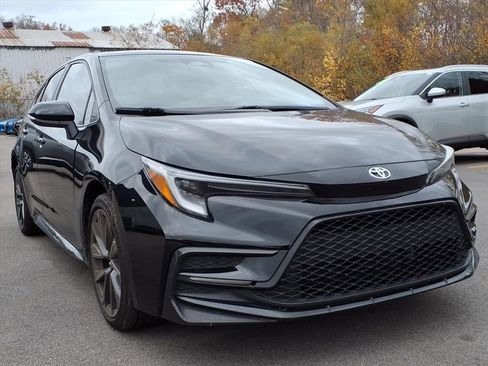 Used 2024 Toyota Corolla SE image 3