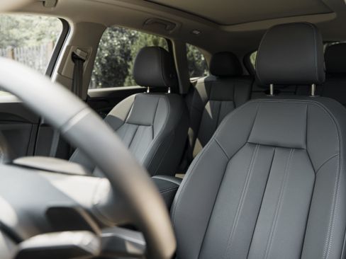 Certified 2025 Audi Q5 Premium AWD/4WD image 18