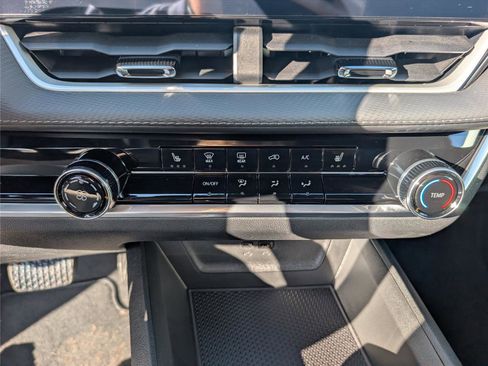 New 2026 Chevrolet Equinox LT w/ LPO, Floor Liner Package image 26