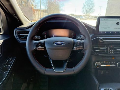 Used 2025 Ford Escape ST-Line image 8