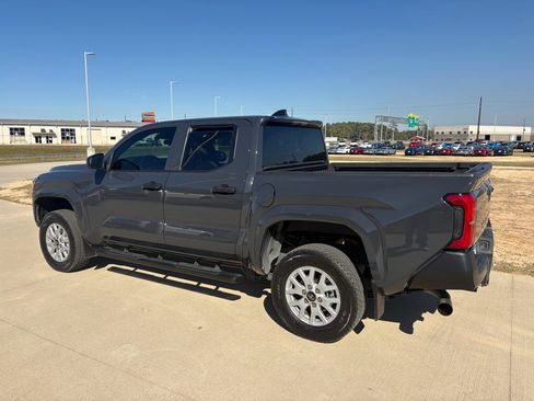 Used 2024 Toyota Tacoma SR image 6