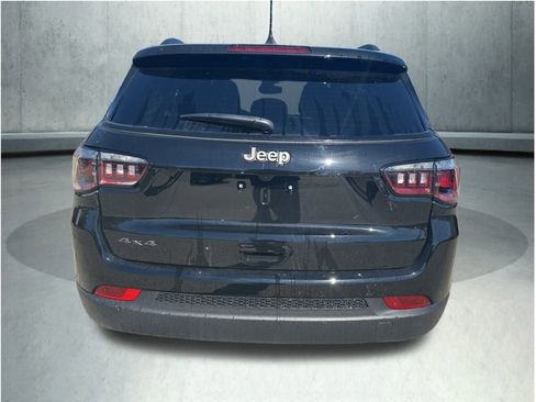 New 2025 Jeep Compass Latitude w/ Sun & Sound Group image 8