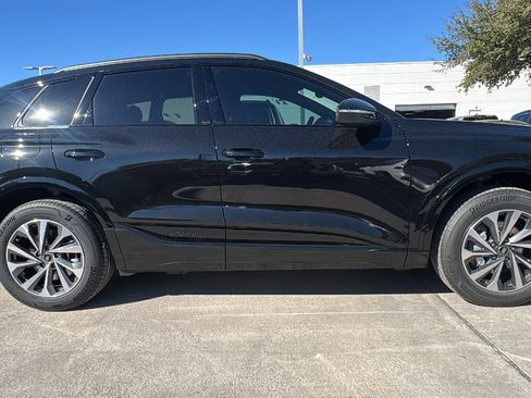 New 2025 Audi Q6 e-tron Premium image 8