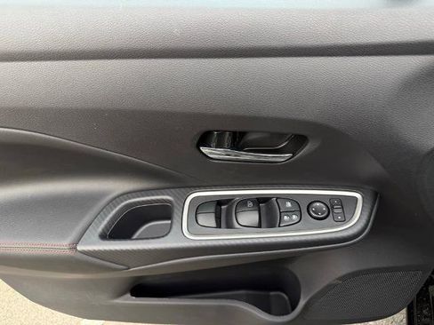 New 2025 Nissan Versa SR w/ Trunk Package image 19