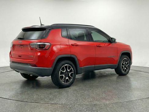 Used 2025 Jeep Compass Trailhawk AWD/4WD image 9
