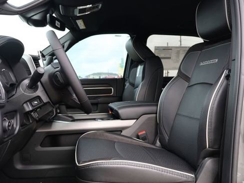 New 2026 RAM 2500 Laramie AWD/4WD image 10