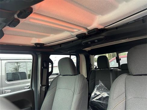 New 2025 Jeep Gladiator Willys image 25