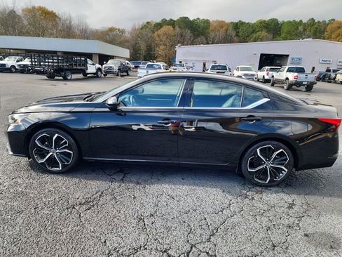Used 2024 Nissan Altima 2.5 SR image 2