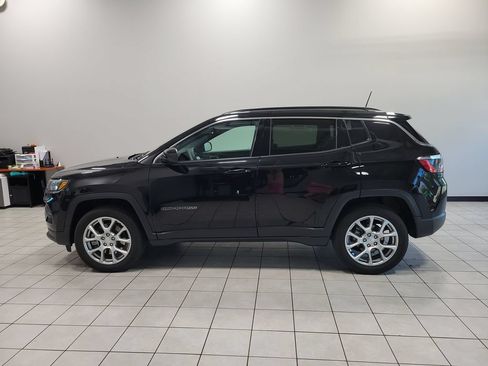 Used 2024 Jeep Compass Latitude AWD/4WD image 9