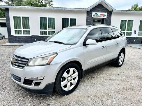 Used 2017 Chevrolet Traverse LT w/ Style and Technology Package FWD image 1