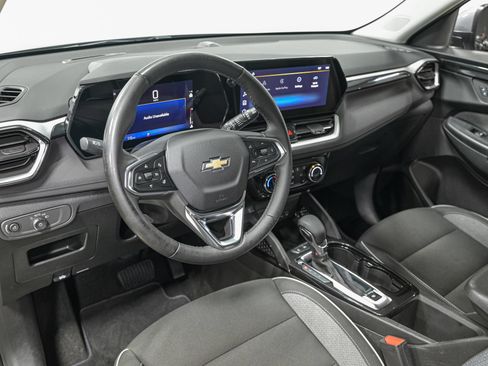 Used 2024 Chevrolet TrailBlazer LT w/ LT Cold Weather Package FWD image 14