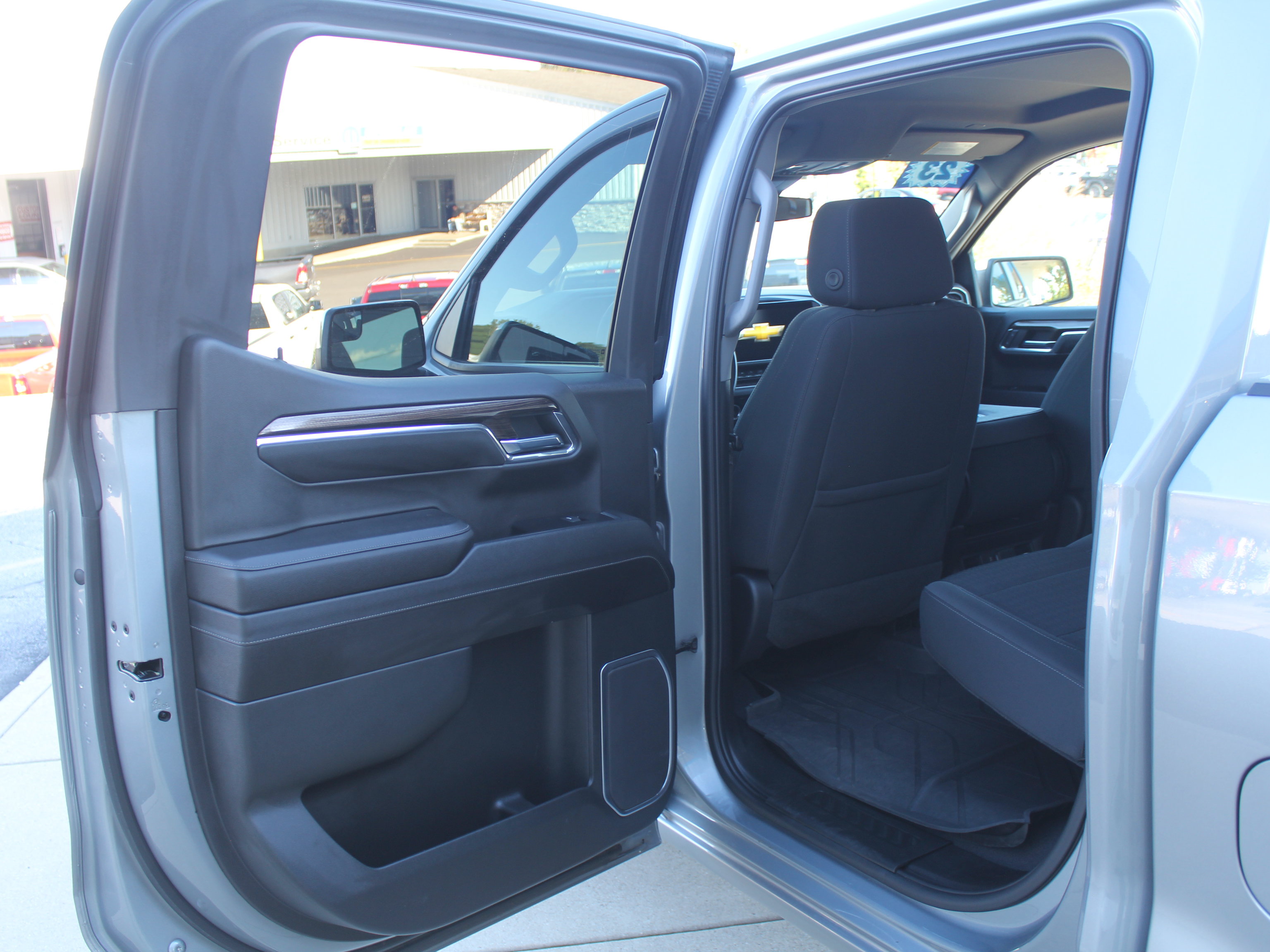 Used 2023 Chevrolet Silverado 1500 LT AWD/4WD image 20