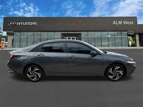 Certified 2025 Hyundai Elantra Sport image 4