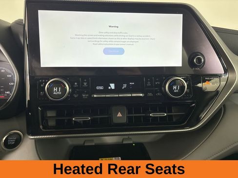 Used 2024 Toyota Highlander Platinum image 13