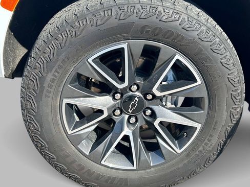 Used 2024 Chevrolet Tahoe Z71 w/ Luxury Package AWD/4WD image 11