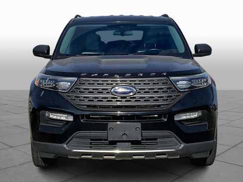 Used 2021 Ford Explorer XLT w/ Equipment Group 202A image 4