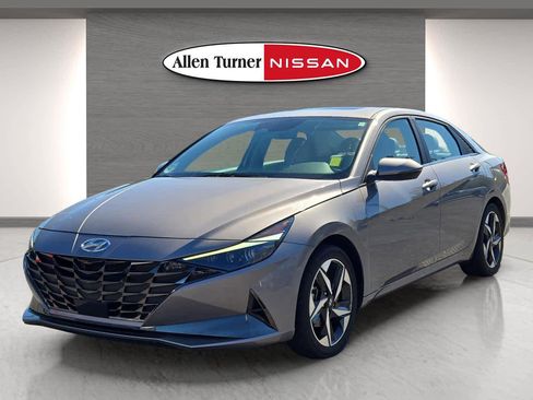 Used 2023 Hyundai Elantra Limited image 3
