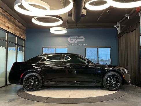Used 2021 Chrysler 300 Touring L RWD image 2
