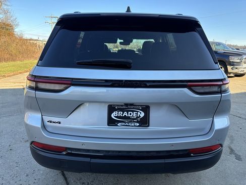 Used 2024 Jeep Grand Cherokee Altitude image 6