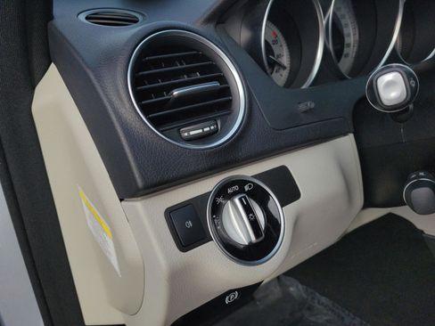 Used 2013 Mercedes-Benz C 250 Sedan image 16