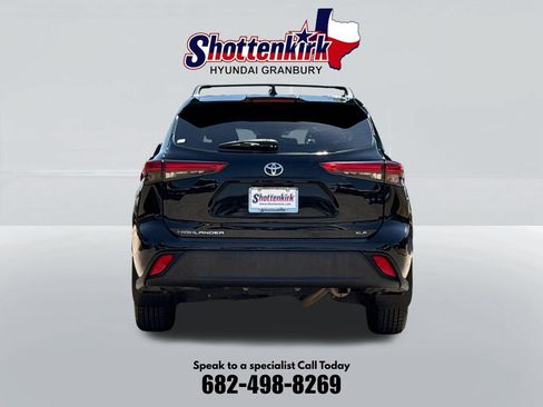 Used 2022 Toyota Highlander XLE FWD image 7