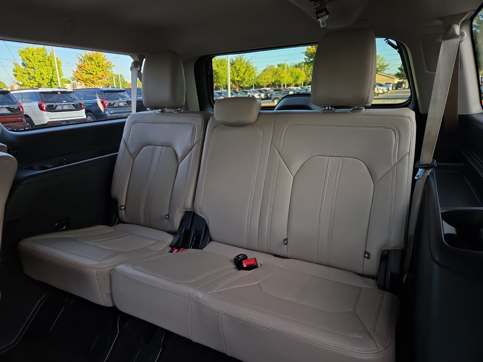 Used 2022 Ford Expedition Max Limited AWD/4WD image 10