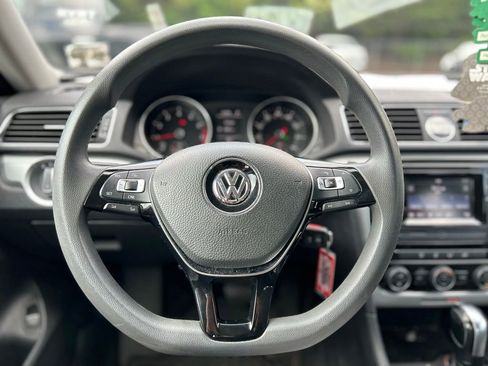 Used 2016 Volkswagen Passat 1.8T S FWD image 9