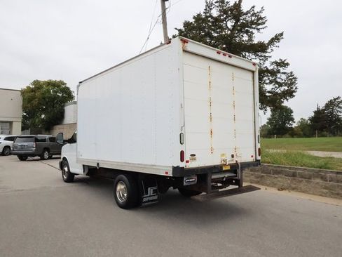 Used 2015 Chevrolet Express 3500 Extended image 3