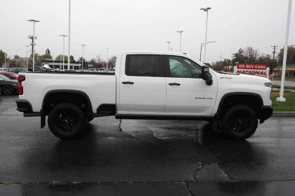 Used 2025 Chevrolet Silverado 2500 ZR2 w/ Technology Package AWD/4WD image 4