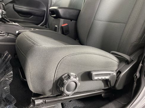 Used 2022 Jeep Gladiator Sport image 16